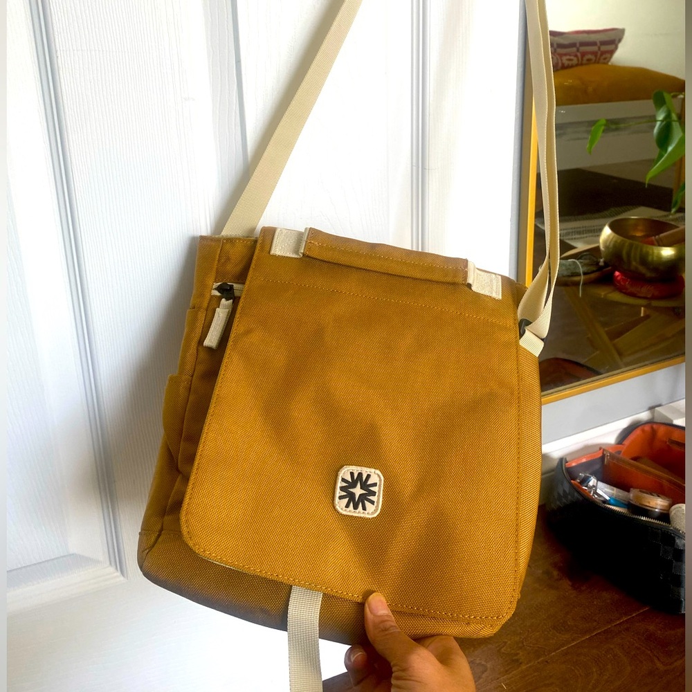 Walker family good honey messenger bag